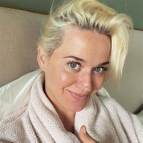 Katy Perry Shares Makeup-Free Selfie Showing Off Pregnancy Glow