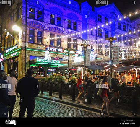 Liverpool, UK. 31st Dec, 2017. Partygoers in Concert Square, Liverpool ...