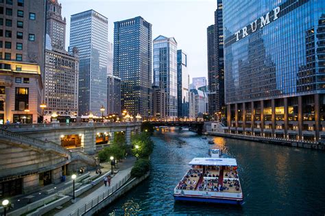 Architecture tours lead the way in bringing visitors to increasingly congested Chicago River ...