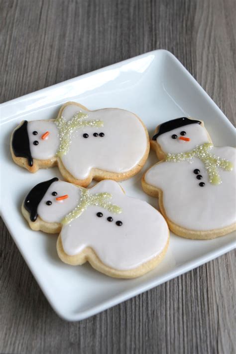 Snowman Sugar Cookies (Step by Step Decorating with Video) | DessArts