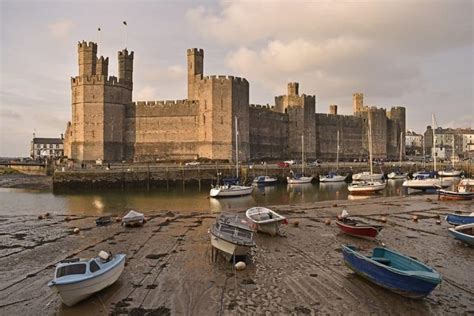 CAERNARFON CASTLE - Castle Tourist