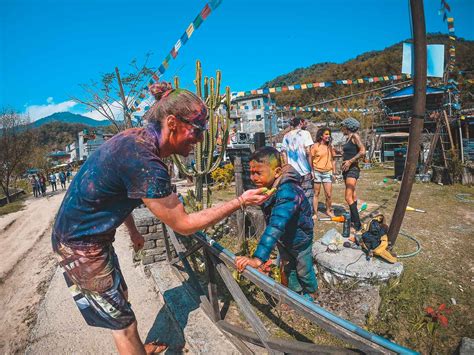 Our journey #3: celebrating Holi in Nepal - Dutchies Outside