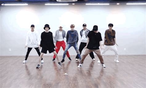 BTS IDOL dance practice [GIFs] | V K O O K Amino