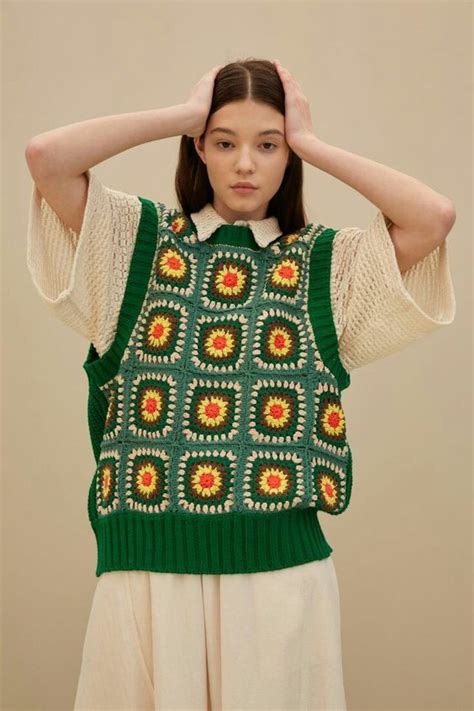 Вязаный жилет Crochet Sweater Vest, Patchwork Sweater, Crochet Cardigan, Crochet Vest Outfit ...