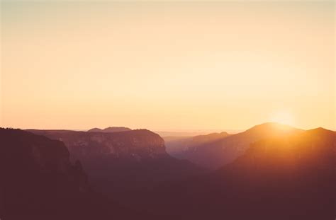 Download Mountain Sunbeam Australia Canyon Landscape Nature Sunrise 4k Ultra HD Wallpaper