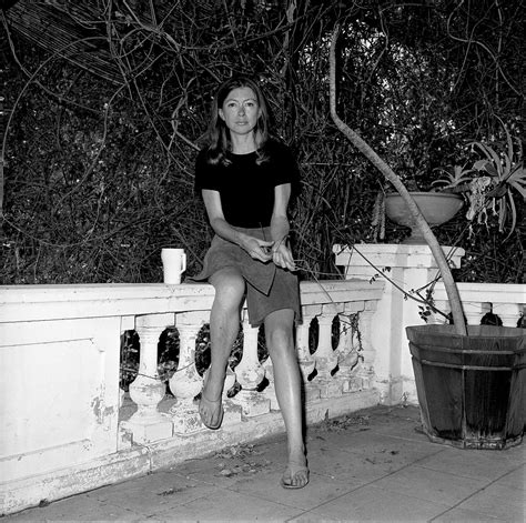 Joan Didion Lists the Books That Make Her Write Better - Flashbak