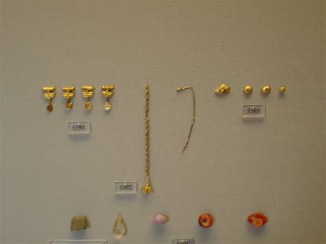 Minoan jewellery pictures and photo collection from greek museums