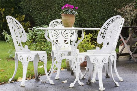 Cast Iron Garden Furniture History and Overview