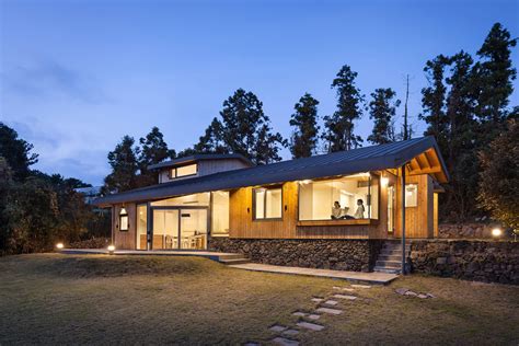 Contemporary House with Traditional Korean Architectural Elements