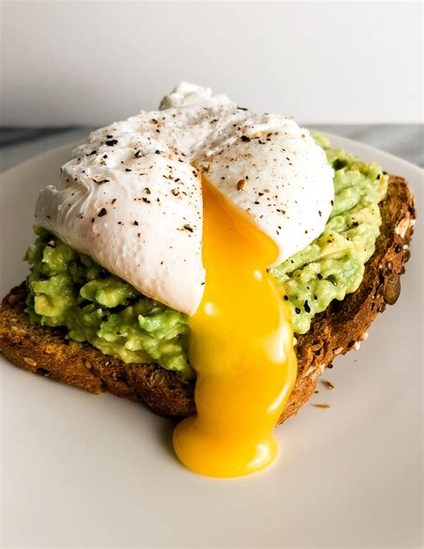 Perfect Poached Eggs - Foolproof Recipe for Poaching Eggs