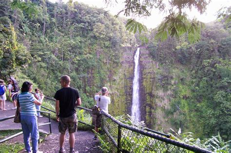 6 Stunning Hilo Waterfalls You Must Visit this Year - Scenic States