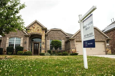 Houston home sales see biggest drop since COVID lockdowns as prices cut ...