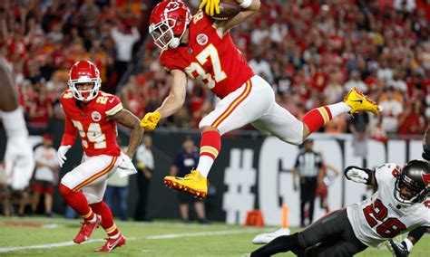 Chiefs’ Travis Kelce discusses reaching top five in TE receiving yards