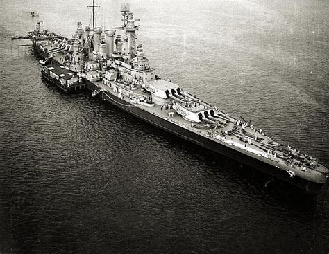 USS Washington (BB-56) off New York City, August 1942 | Battleship, Us navy ships, Navy ships