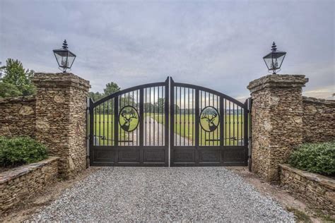 Deer Point Estate in West Tennessee - LuxuryRealEstate.com™ | Entrance ...