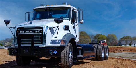 Mack Trucks introduces Granite CNG model