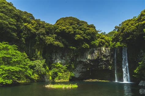 Cheonjiyeon Waterfall Hike - Jeju, South Korea | Explore Stronger