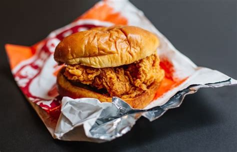 Popeyes Plans to Sell Chicken Sandwiches for $1 on Black Friday – Knee ...