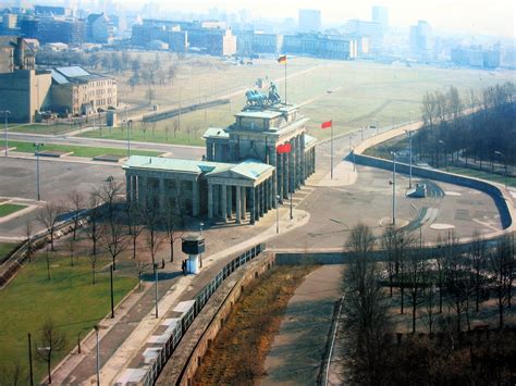 Cold War, Berlin, DDR, Berlin Wall, Red Banner, 1080P, GDR, East Germany HD Wallpaper