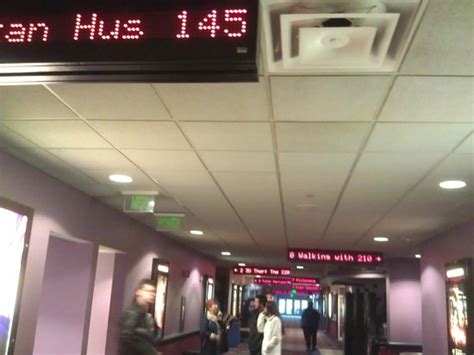 Rave Movie Theater/Cinemas in Manchester Connecticut - Picture of Rave ...