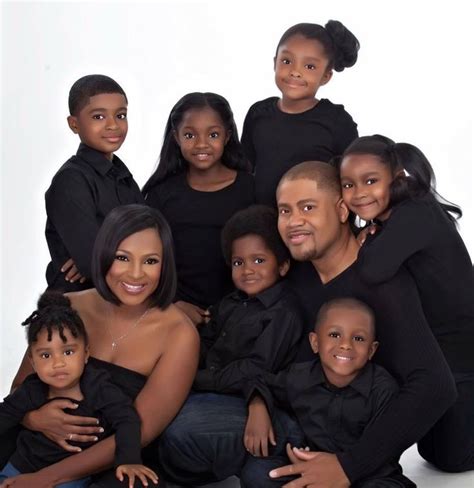 What an amazingly beautiful family and big one at that, love it. #beautifulfamily #Blackfamily # ...