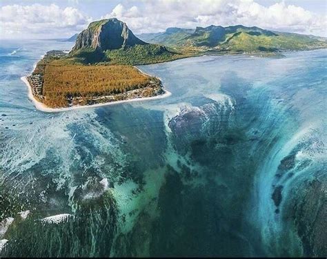 Underwater waterfall in Indian Ocean... nope : r/thalassophobia