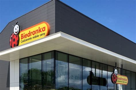 Poczta Polska working with Biedronka to collect parcels in stores