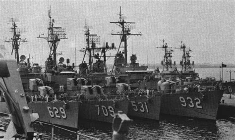 File:Destroyers at Naval Station Newport RI c1963.jpg - Wikimedia Commons