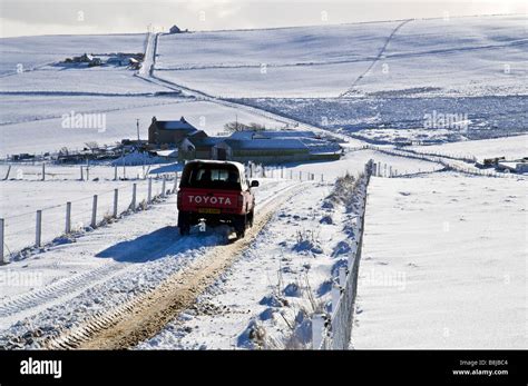 dh Scotland Winter Road ROADS UK Car driving icy snowy roads snow ...