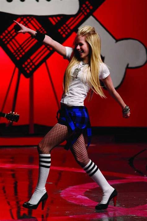 Girlfriend | Avril lavigne style, Avril lavigne, Avril lavigne outfits