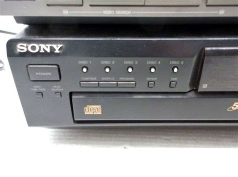 VHS player and CD player, up to 17"W - Albrecht Auction Service