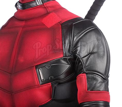 Lot #193 - DEADPOOL (2016) - Promotional Touring Deadpool Costume - 2