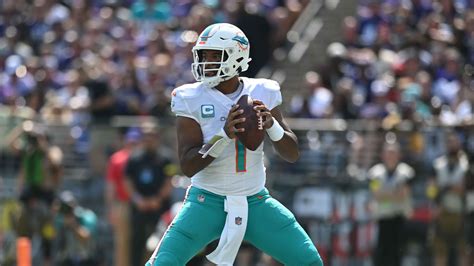 Dolphins’ Tua Tagovailoa tosses six passing touchdowns in wild win over Ravens - WTOP News