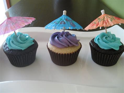 by meg: Aloha! Beach Wedding Shower Cupcakes