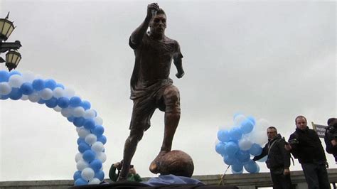 La ville de Buenos Aires inaugure une statue de Messi pour qu'il reste ...