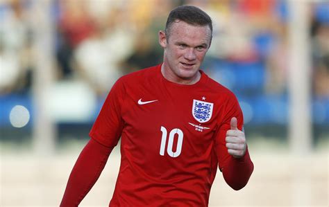 Wayne Rooney becomes England's top goal scorer