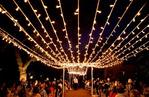 15 Ways To Decorate Your Wedding With Twinkle Lights!