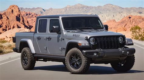 4 Cool Jeep Gladiator Accessories You Need to Buy in 2024 : Motorcycling 2024