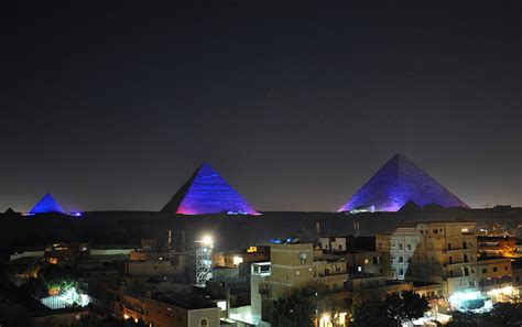 The Pyramids of Giza at night, stunning. | Pyramids of giza, Giza, Pyramids