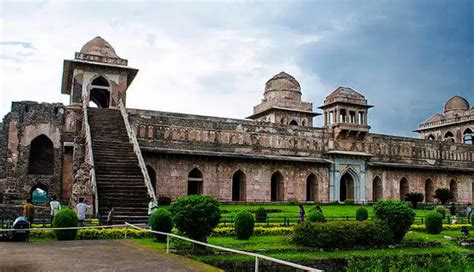 7 Forts You Can Explore in Madhya Pradesh - lifeberrys.com