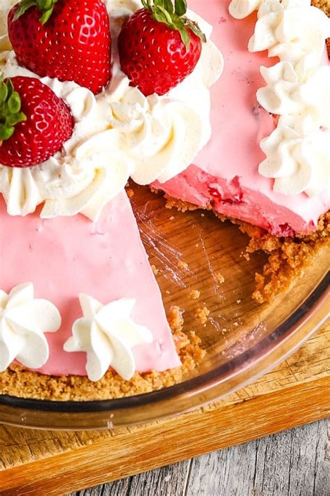 Strawberry Cool Whip Pie No Bake Dessert | Flour on My Fingers