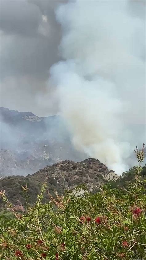 Los Angeles fire grows to over 800 acres