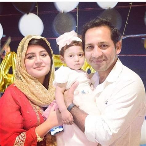 Latest Beautiful Clicks of Cricketer Sarfaraz Ahmed with Family ...