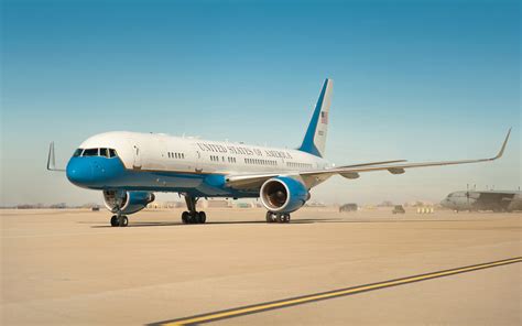 What aircraft was used as Air Force One for the flight between Southampton and Shannon ...