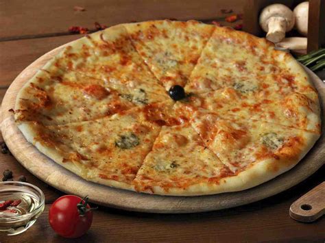 Pizza Quattro Formaggi – Restaurant Mediterana