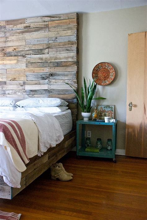 25 Awesome Bedrooms with Reclaimed Wood Walls