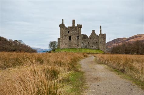 Kilchurn Castle Ruins stock image. Image of scotland - 10135825