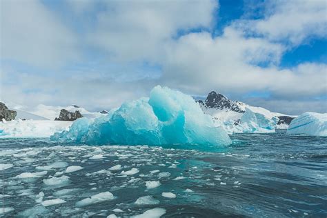 «Icebergs And Ocean. Peculiar Landscape Of The Antarctica» del ...