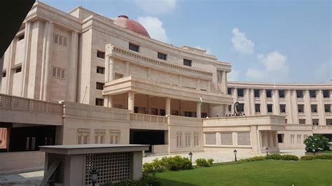 Lucknow Bench of the Allahabad High Court starts functioning from the new building | SCC Blog