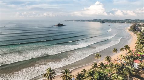 Utforska den magnifika 10 surfplatsen i Sri Lanka - alla nivåer